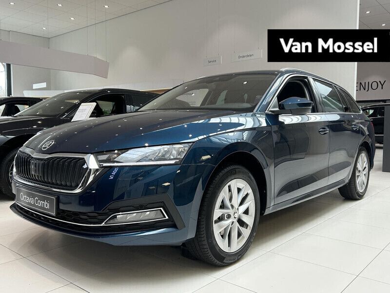 Blauw Nieuw 2024 Skoda Octavia Business Line Stationwagen | € 42.791 (Duur) - Afbeelding 1/4