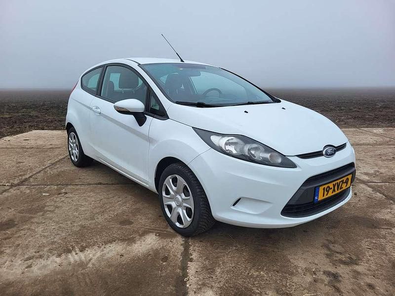 Wit Occasion 2012 Ford Fiesta | € 2.850 (Goede deal) - Afbeelding 1/4