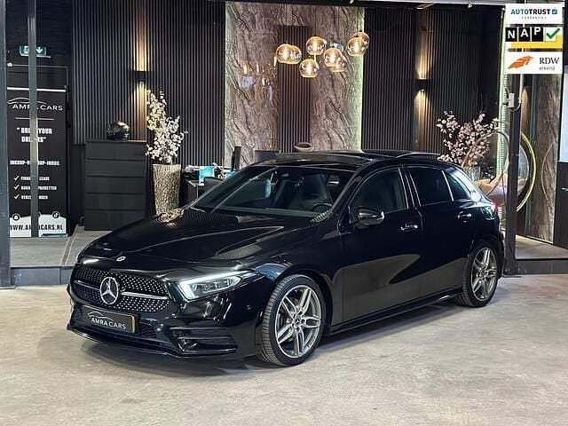 Zwart Gebruikt 2020 Mercedes A180 Premium Plus Hatchback | € 26.999 (Eerlijke prijs) - Afbeelding 1/4