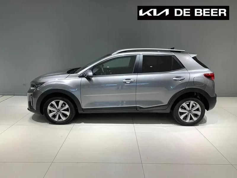 Astro grey (grijs metallic) Gebruikt 2023 Kia Stonic SUV | € 22.445 (Eerlijke prijs) - Afbeelding 1/4