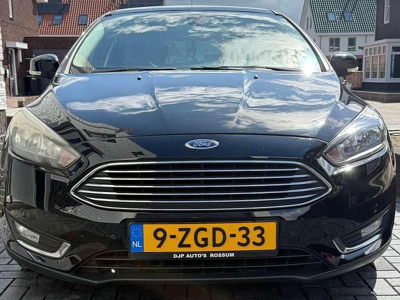 Zwart Occasion 2015 Ford Focus Titanium Hatchback | € 8.750 (Eerlijke prijs) - Afbeelding 1/4