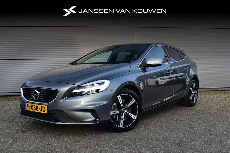 Grijs Gebruikt 2020 Volvo V40 Stationwagen | € 20.495 (Eerlijke prijs) - Afbeelding 1/4