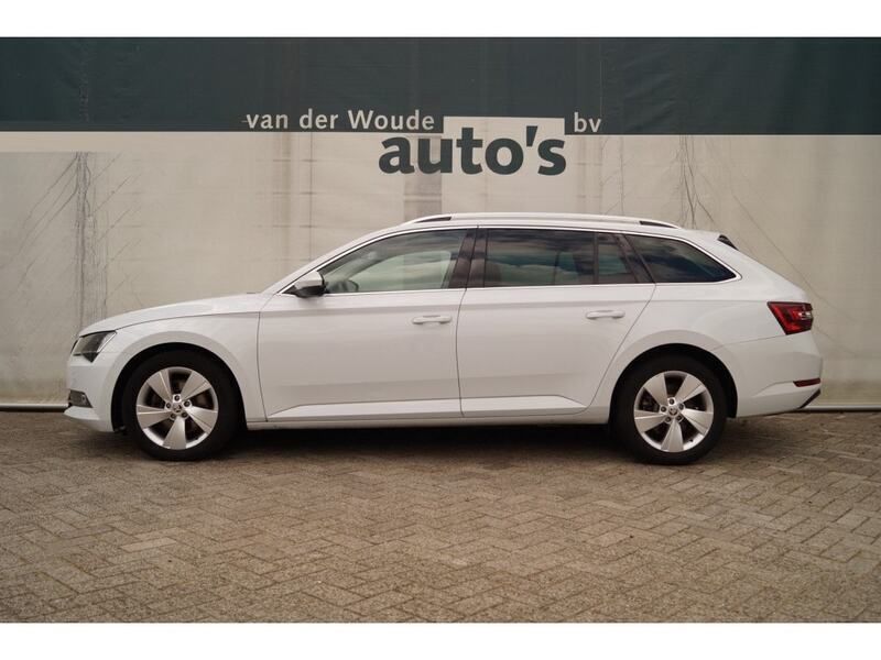 Wit Gebruikt 2018 Skoda Superb Business Line Stationwagen | € 13.900 (Iets duurder) - Afbeelding 1/4