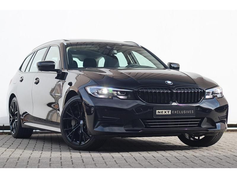 Zwart Gebruikt 2021 BMW 330 Stationwagen | € 33.950 (Goede deal) - Afbeelding 1/4