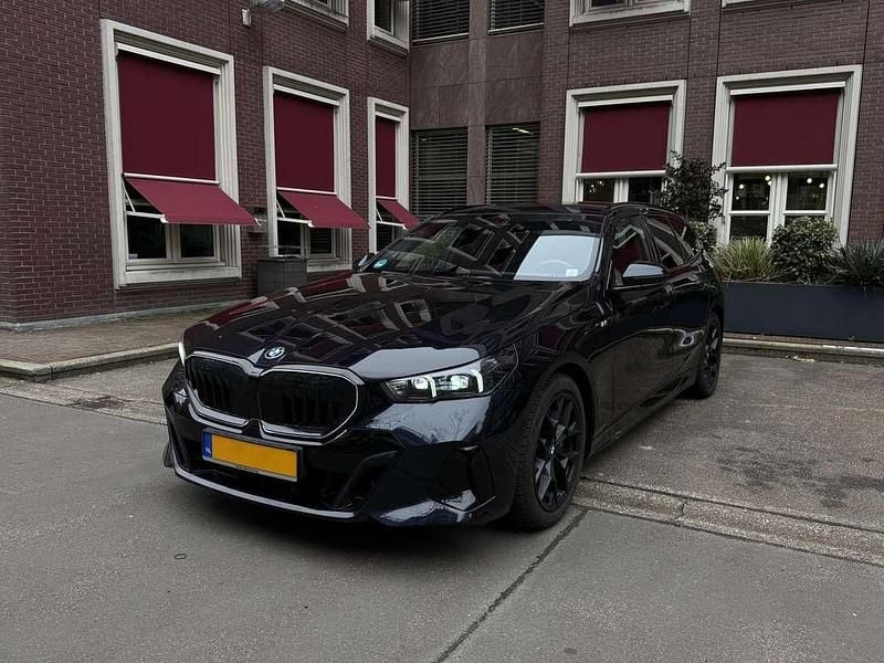 Occasion BMW i5 250 kW (340 PK) 2024 Zwart Stationwagen