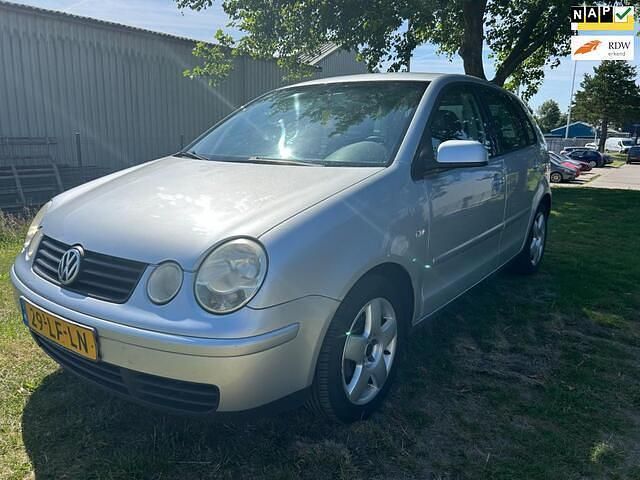 Grijs Gebruikt 2002 VW Polo Highline Hatchback | € 2.450 (Duur) - Afbeelding 1/4