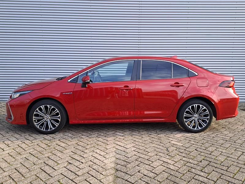 Occasion Toyota Corolla 120 PK (88 kW) 2020 Rood (metallic) Sedan