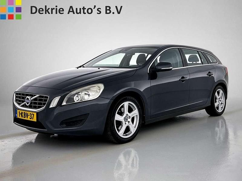 Grijs Gebruikt 2013 Volvo V60 Momentum Stationwagen | € 4.480 (Super prijs) - Afbeelding 1/4