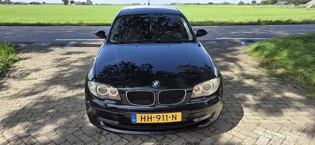 Zwart Gebruikt 2007 BMW 118 Hatchback | € 2.550 (Eerlijke prijs) - Afbeelding 1/4