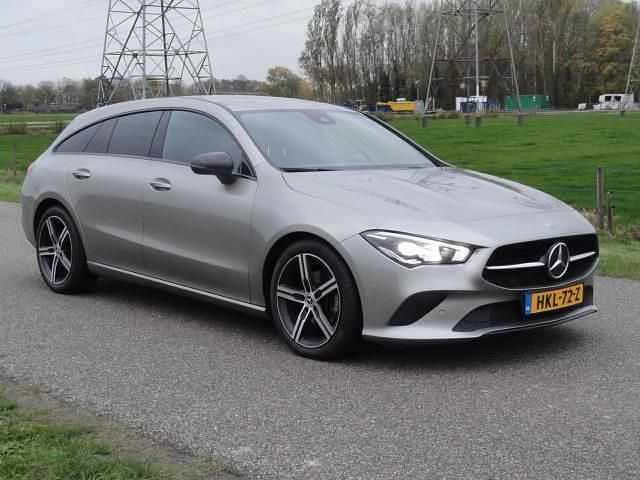 Grijs Gebruikt 2020 Mercedes CLA180 Shooting Brake Premium Plus Stationwagen | € 22.995 (Super prijs) - Afbeelding 1/4