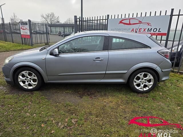 Grijs Occasion 2005 Opel Astra GTC Edition Hatchback | € 1.450 - Afbeelding 1/4