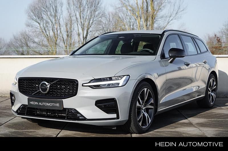 Grijs, metallic lak Gebruikt 2025 Volvo V60 Plus Stationwagen | € 49.995 (Duur) - Afbeelding 1/4
