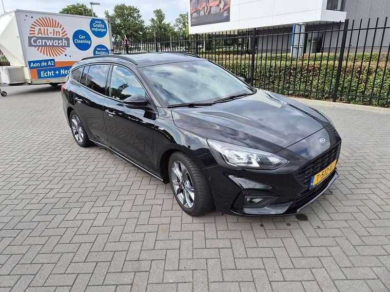 Zwart Gebruikt 2020 Ford Focus ST Stationwagen | € 14.500 (Iets duurder) - Afbeelding 1/4