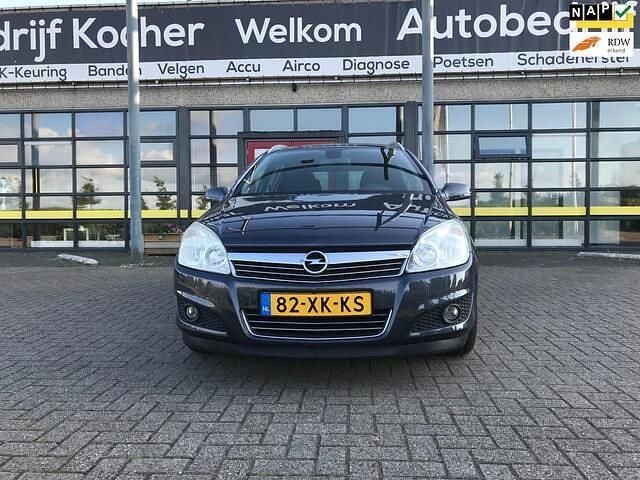 Grijs Gebruikt 2007 Opel Astra Stationwagen | € 2.500 (Iets duurder) - Afbeelding 1/4