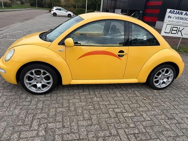 Geel Gebruikt 2001 VW Beetle Hatchback | € 1.150 (Goede deal) - Afbeelding 1/4