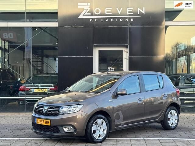 Bruin (metallic) Occasion 2018 Dacia Sandero Hatchback | € 8.995 (Eerlijke prijs) - Afbeelding 1/4