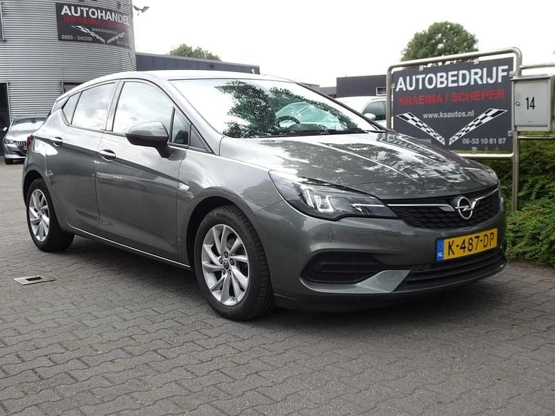 Grijs Gebruikt 2020 Opel Astra Elegance Hatchback | € 10.950 (Goede deal) - Afbeelding 1/4