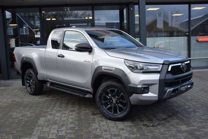 Zwart Nieuw 2024 Toyota HiLux Pickup | € 60.440 (Eerlijke prijs) - Afbeelding 1/4