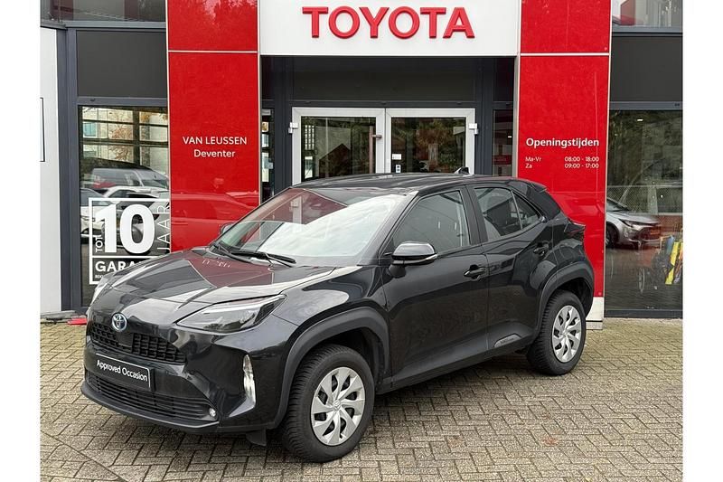 Zwart Gebruikt 2024 Toyota Yaris Hybrid SUV | € 26.499 (Super prijs) - Afbeelding 1/1