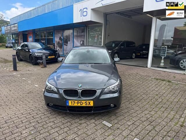 Grijs Occasion 2004 BMW 520 Executive Sedan | € 1.999 (Goede deal) - Afbeelding 1/4