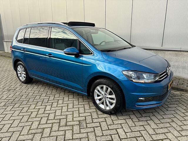 Occasion VW Touran Highline 150 PK (110 kW) 2017 Blauw MPV