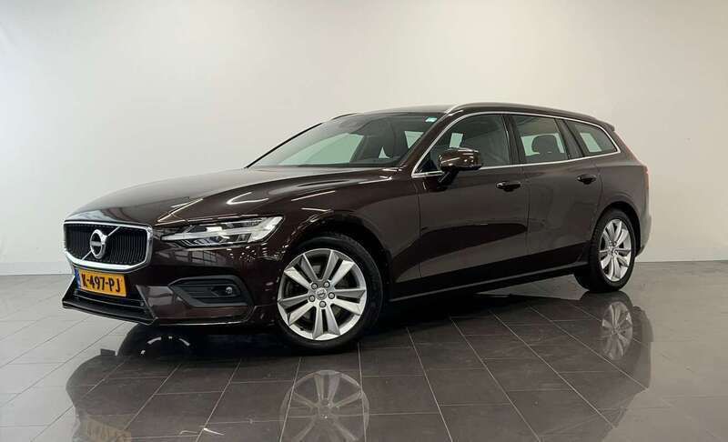 Bruin, metallic lak Gebruikt 2021 Volvo V60 Business Edition Stationwagen | € 25.950 (Eerlijke prijs) - Afbeelding 1/4