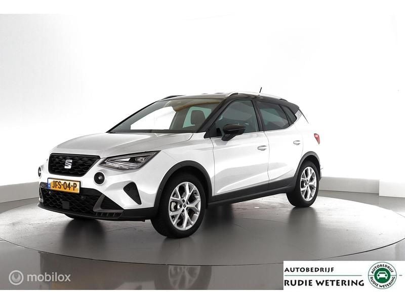 Wit Occasion 2024 Seat Arona Business SUV | € 25.450 (Iets duurder) - Afbeelding 1/4