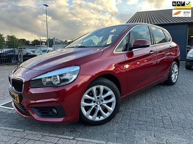 Rood Gebruikt 2015 BMW 218 Stationwagen | € 13.950 (Eerlijke prijs) - Afbeelding 1/4