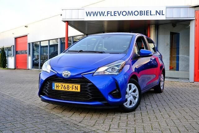 Blauw Gebruikt 2020 Toyota Yaris Active Hatchback | € 14.750 (Goede deal) - Afbeelding 1/4
