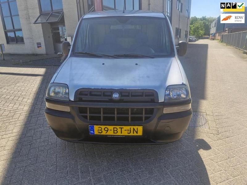 Zilver (metallic) Gebruikt 2005 Fiat Doblò Basis MPV | € 1.099 (Goede deal) - Afbeelding 1/4