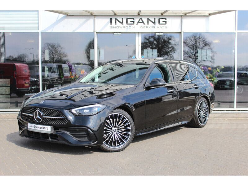 Zwart, metallic lak Gebruikt 2022 Mercedes C180 AMG line Stationwagen | € 39.950 (Iets duurder) - Afbeelding 1/4