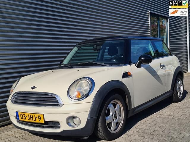 Wit Gebruikt 2009 Mini Cooper Business Hatchback | € 3.395 - Afbeelding 1/4