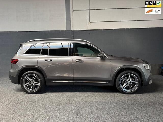 Grijs Gebruikt 2020 Mercedes GLB180 Premium SUV | € 30.500 (Eerlijke prijs) - Afbeelding 1/4