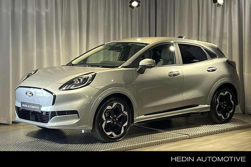 Grijs Nieuw 2025 Ford Puma Gen-E Premium SUV | € 35.045 - Afbeelding 1/4