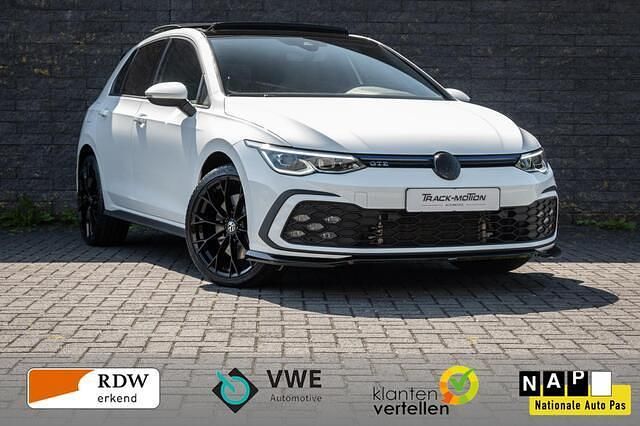 Wit Gebruikt 2020 VW Golf VIII GTE Hatchback | € 24.950 (Eerlijke prijs) - Afbeelding 1/4