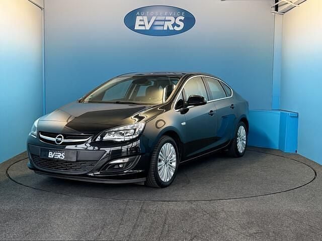 Occasion Opel Astra Design Edition 140 PK (102 kW) 2014 Zwart Sedan