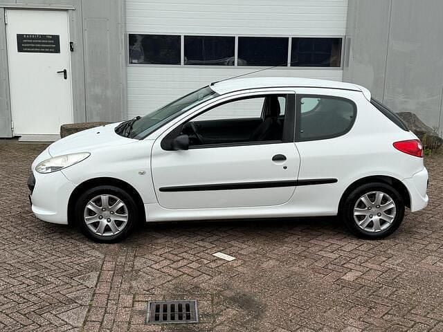 Wit Gebruikt 2011 Peugeot 206+ Hatchback | € 2.950 (Eerlijke prijs) - Afbeelding 1/4