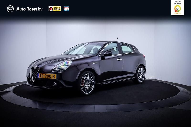 Zwart Gebruikt 2018 Alfa Romeo Giulietta Lusso Hatchback | € 18.925 (Eerlijke prijs) - Afbeelding 1/4