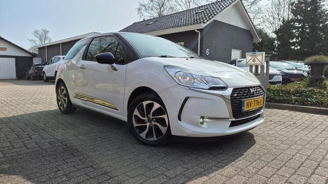 Wit Gebruikt 2017 Citroën DS3 Chic Hatchback | € 7.499 - Afbeelding 1/4