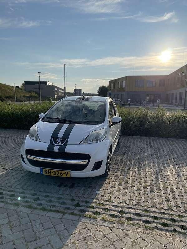 Gebruikt 2010 Peugeot 107 Hatchback | € 1.950 (Goede deal) - Afbeelding 1/4