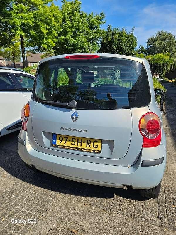 Zilver Gebruikt 2006 Renault Modus Initiale MPV | € 1.000 (Eerlijke prijs) - Afbeelding 1/3