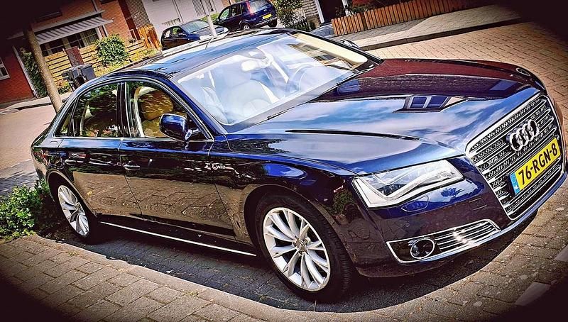Blauw Gebruikt 2011 Audi A8 Sedan | € 30.000 - Afbeelding 1/4