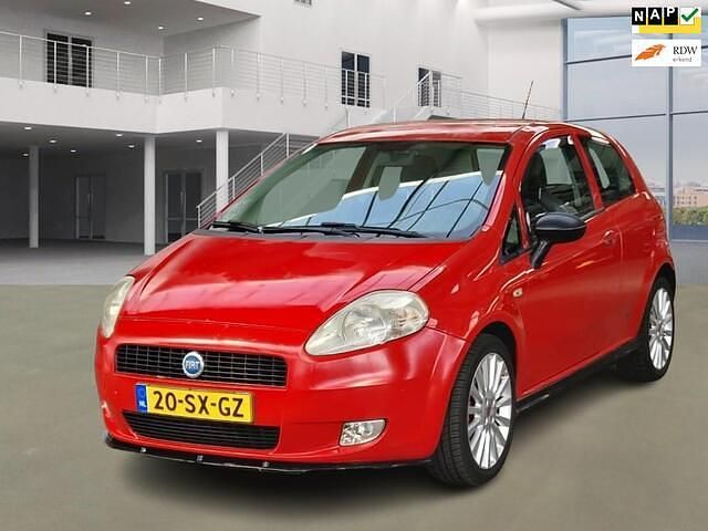 Rood Gebruikt 2006 Fiat Grande Punto Sport Hatchback | € 1.999 (Iets duurder) - Afbeelding 1/4