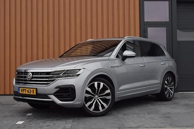 Grijs Gebruikt 2018 VW Touareg R-line SUV | € 39.950 (Super prijs) - Afbeelding 1/4