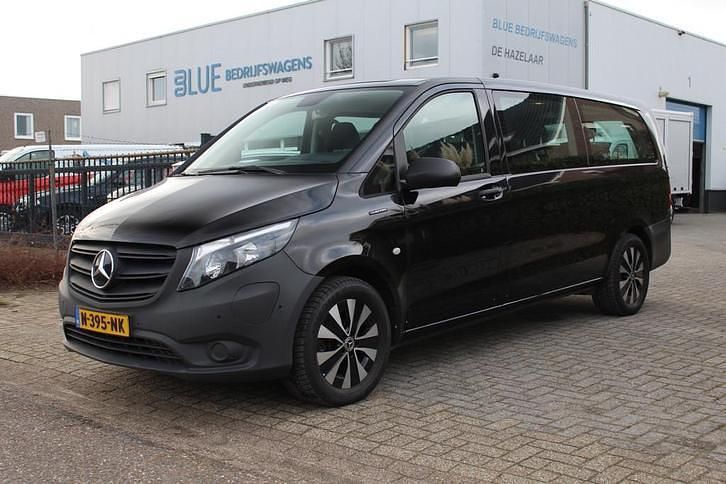 Zwart Occasion 2021 Mercedes e-Vito MPV | € 27.500 - Afbeelding 1/4