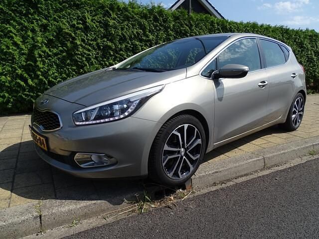 Grijs Gebruikt 2013 Kia Ceed Hatchback | € 8.950 (Iets duurder) - Afbeelding 1/4