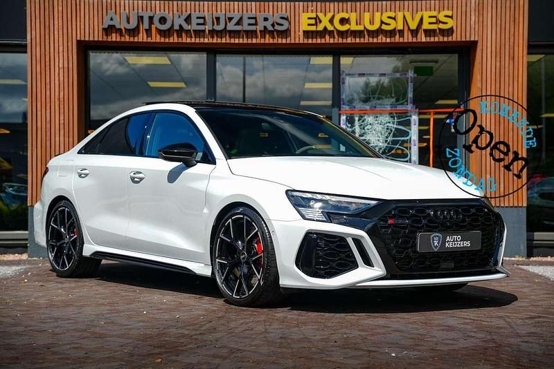 Blauw Gebruikt 2023 Audi RS3 S-Line Hatchback | € 79.800 (Duur) - Afbeelding 1/4