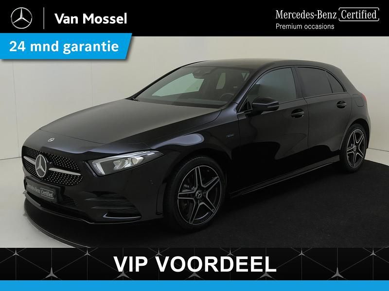 Zwart Gebruikt 2021 Mercedes A250 Premium Plus Hatchback | € 31.945 (Eerlijke prijs) - Afbeelding 1/4