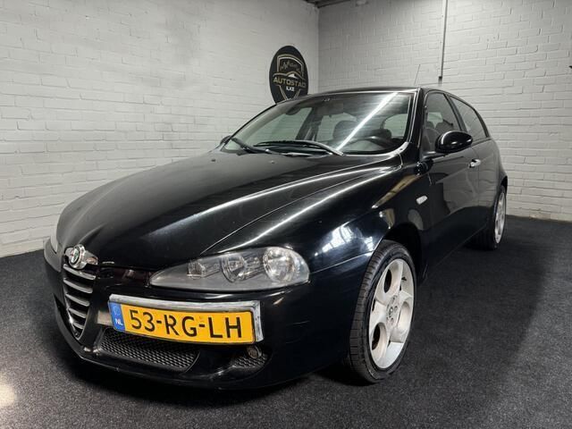 Zwart Gebruikt 2005 Alfa Romeo 147 Veloce Hatchback | € 1.445 (Eerlijke prijs) - Afbeelding 1/4
