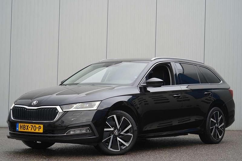 Zwart Occasion 2020 Skoda Octavia First Edition Stationwagen | € 21.900 (Goede deal) - Afbeelding 1/4